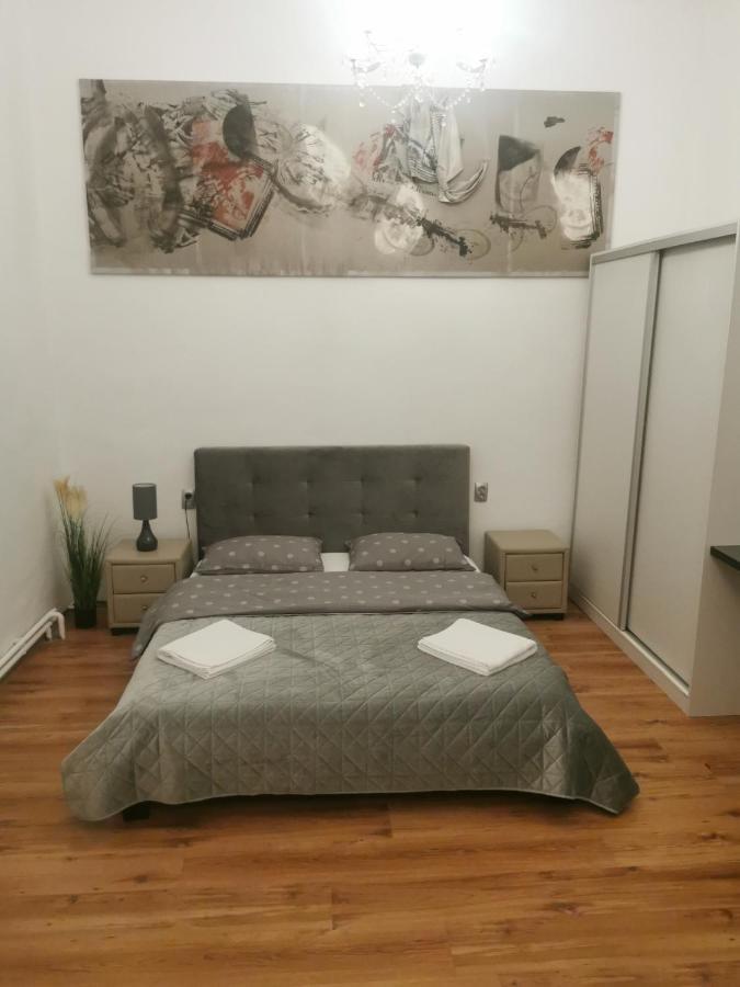 Central Designer Flat Орадя Экстерьер фото